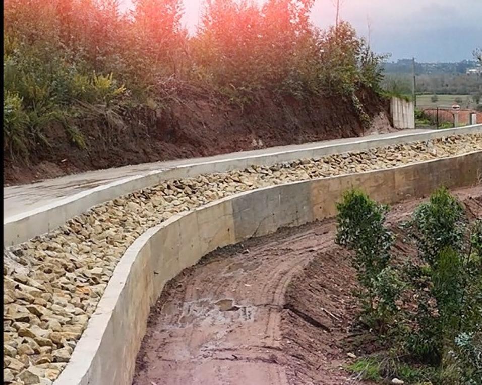 albergaria repara taludes em frossos