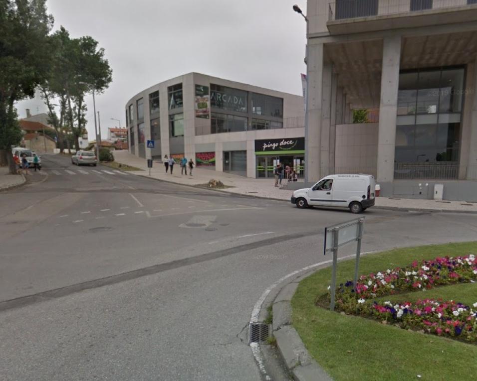 Aveiro: Trânsito interrompido na rua Senhor dos Aflitos.