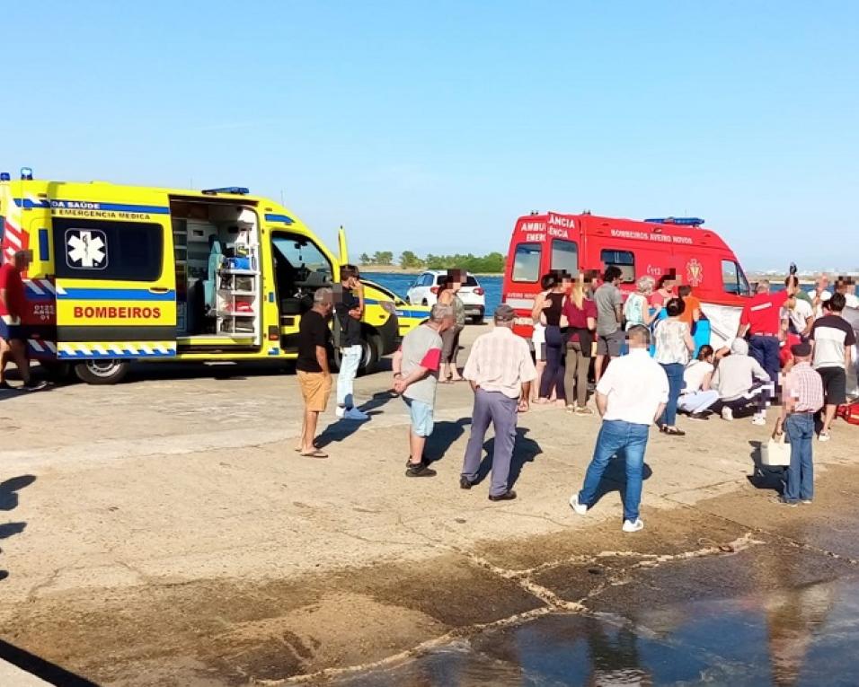 Jovem retirado da água, inconsciente, na frente ribeirinha de São Jacinto.