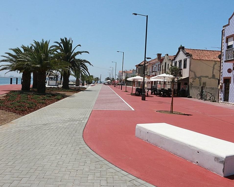 Bairro da Beira Mar e frente ribeirinha de São Jacinto reservados a circulação pedonal.