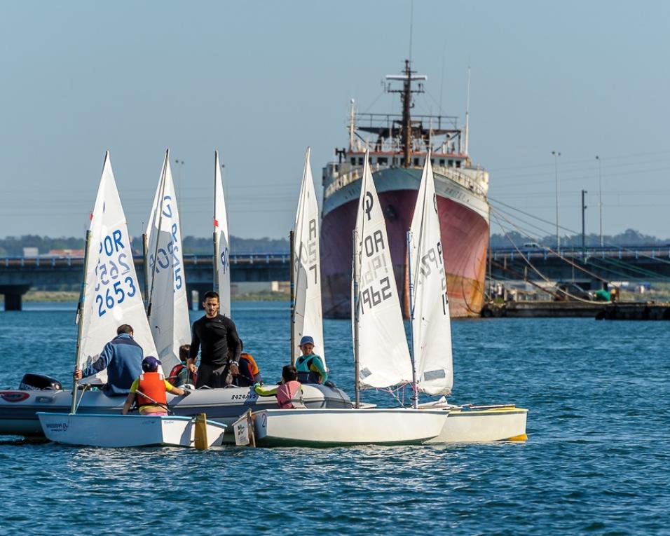 Sporting de Aveiro celebra Dia do Mar com aulas de vela.