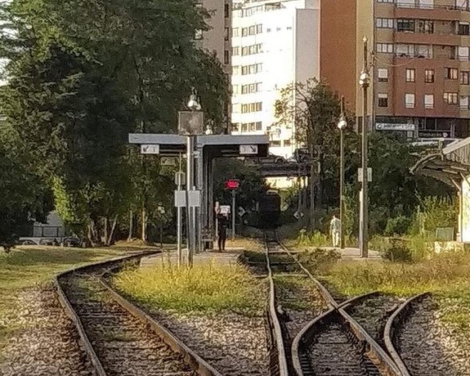 Deslizamento de terras interrompe Linha do Vouga entre Feira e São João da Madeira.