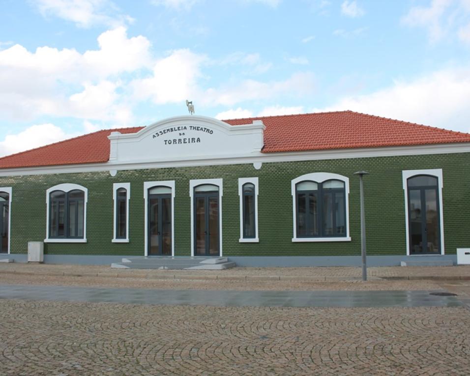 Coro de Santa Maria da Murtosa atua no auditório da Assembleia Theatro da Torreira.