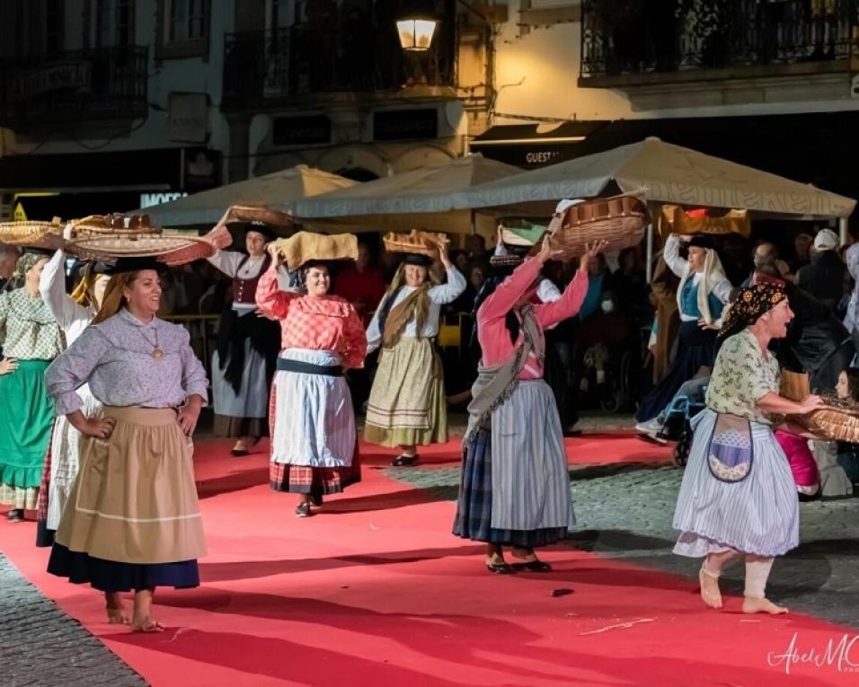 Vista Alegre recebe desfile do traje popular português.