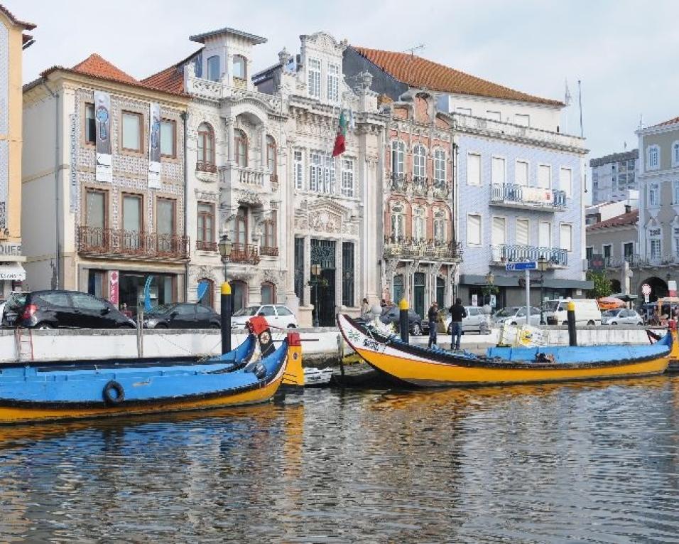 Carregamento elétrico de moliceiros a concurso.