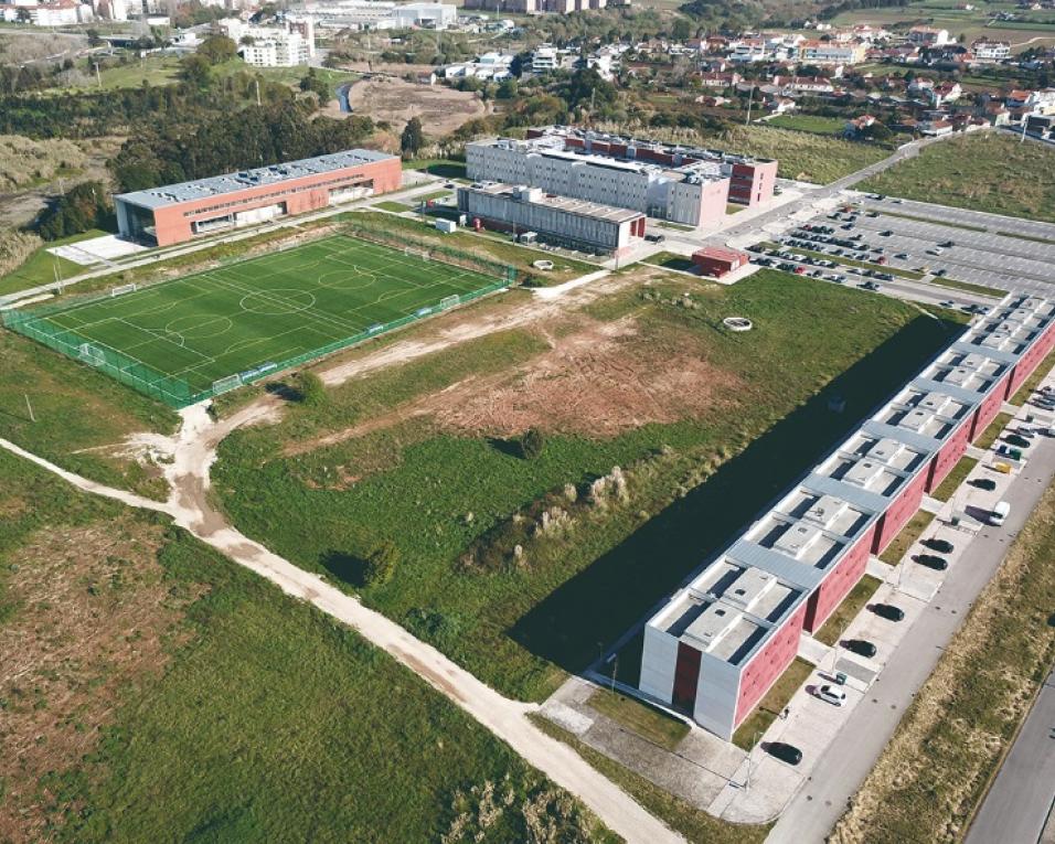 Presidente da Associação Académica da Universidade de Aveiro afirma-se satisfeito com investimento em novo pavilhão. Presidente da Associação Académica da Universidade de Aveiro afirma-se satisfeito com investimento em novo pavilhão.