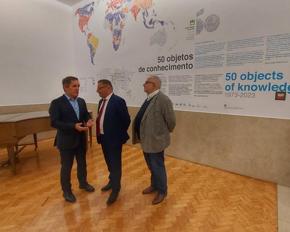 Aveiro: Passear nesta exposição é uma viagem emocional - Reitor da UA.