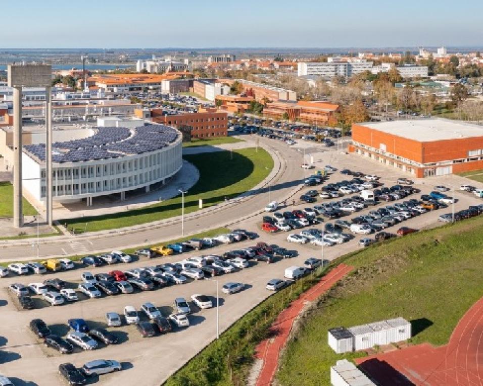 UA assume vaga de investimento em instalações desportivas e residências universitárias.