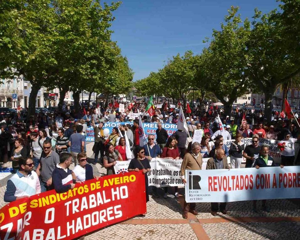 “Foi a luta dos trabalhadores que permitiu a reposição de rendimentos e é a luta dos trabalhadores que permitirá continuar e aprofundar essa reposição - União de Sindicatos. 