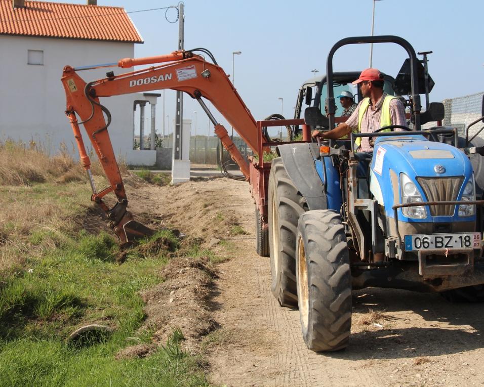 Via ciclável de ligação à ponte da Barra está em construção.