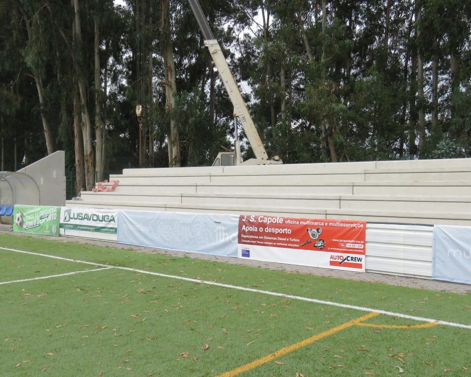 Futebol: Bancada do campo da Vista Alegre em fase de conclusão.