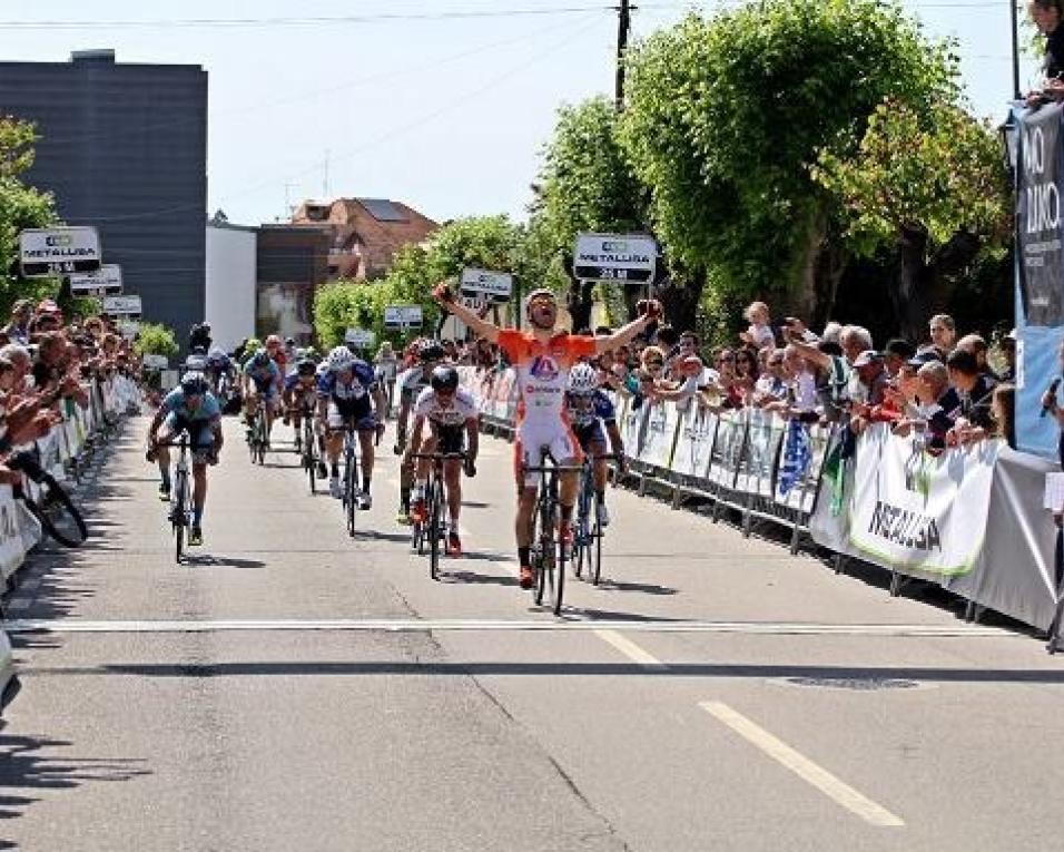 Volta a Albergaria em Bicicleta em bicicleta este domingo na estrada.