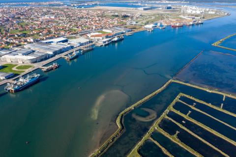 Porto de Aveiro lança concurso público para Empreitada de Dragagens de Manutenção. (notícia atualizada) Porto de Aveiro lança concurso público para Empreitada de Dragagens de Manutenção. (notícia atualizada)