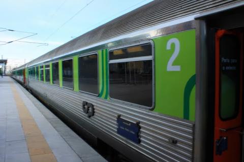 Campanha - CP: Viajar de comboio é mais barato a partir de hoje. Viagens entre Porto e Lisboa a partir de 5,50 euros.