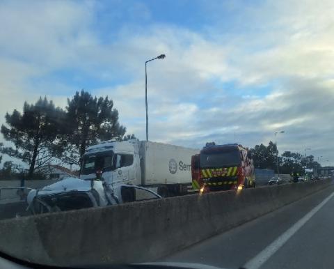 acidente na a25 faz dois feridos