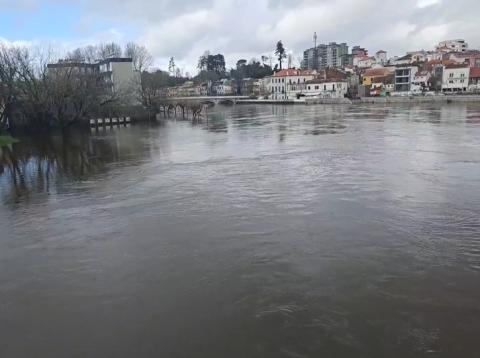 agueda com alagamentos e estradas cortadas