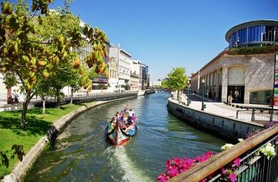 "Há excesso de turismo em Aveiro?" "Há excesso de turismo em Aveiro?"