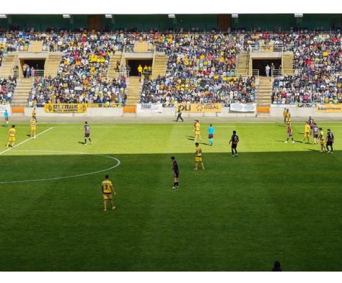 beira mar goleia lamas