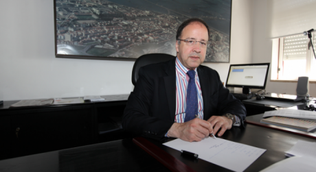 Porto de Encontro na Terra Nova (entrevista a Braga da Cruz, Presidente do Conselho de Administração do PA) Porto de Encontro na Terra Nova (entrevista a Braga da Cruz, Presidente do Conselho de Administração do PA)