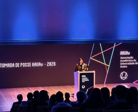 joana regadas defende renovacao de quadros na aauav