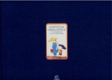 Livros e peças de bronze