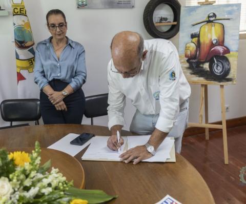 Moliceiro Vespa Clube e Vespa Club Mirobrigense (Espanha) assinam acordo de geminação.