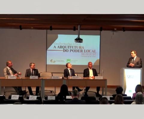 ua recebe debate sobre poder local