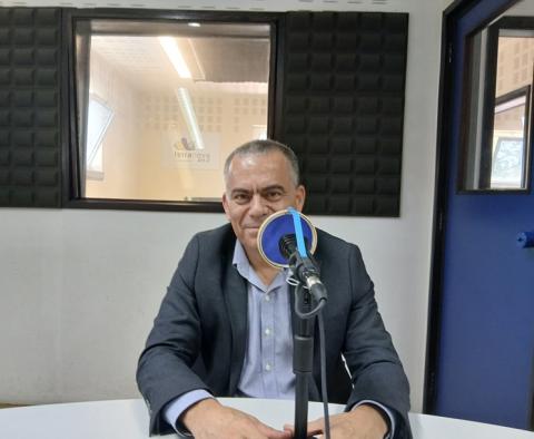 Reitor projeta tres novo edificios