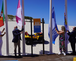 Bandeiras símbolo de qualidade balnear hasteadas nas praias de Ílhavo.