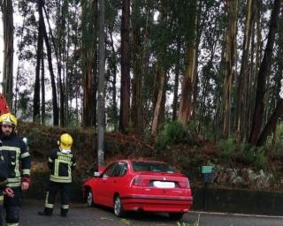 Despiste de carro em Santa Maria da Feira causa um ferido grave.