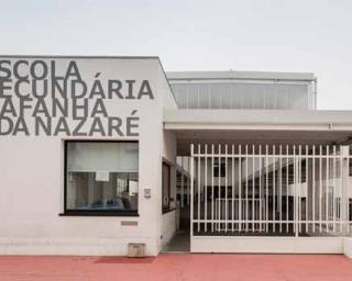 Escolas abertas durante a pausa letiva para refeições a alunos carenciados e acolhimento a filhos de trabalhadores de serviços especiais. Publicitação das notas confirmada.