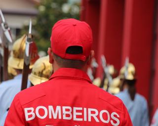 Covid-19: Câmara de Oliveira de Azeméis oferece 500 máscaras de proteção aos Bombeiros.