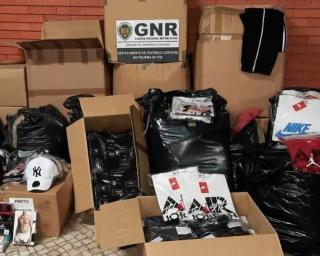 GNR de Estarreja apreendeu mais de 3900 artigos de vestuário contrafeito.