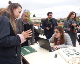 2000 árvores ‘bebés’ entregues esta tarde na UA.