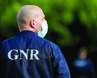 GNR: Homem detido por violar confinamento a que estava obrigado.