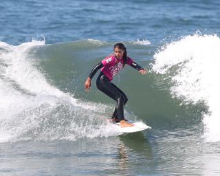 Núria Maganinho vence qualifying e chega ao 'quadro final' do Campeonato Nacional de Surf Feminino na Costa Nova.