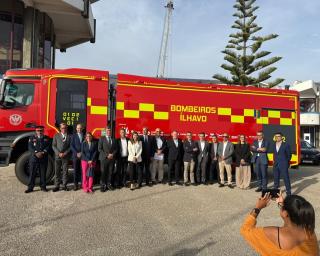 bombeiros apresentam viatura especial