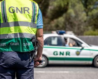 GNR de Ovar: Dois detidos por violação do dever de confinamento obrigatório.