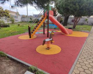 Avança a remodelação do Parque infantil do Antuã.