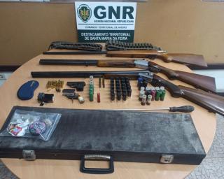 GNR - Canedo: Dois detidos por posse ilegal de armas.