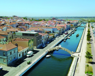 Câmara garante zonas dedicadas ao peão no Rossio, Beira Mar e Marginal de São Jacinto.