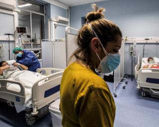 Pandemia: Internamentos passam os 500 num dia com 902 casos e duas mortes por Covid-19.