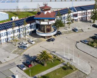 Porto de Aveiro inicia construção de novas estruturas fotovoltaicas para autoconsumo.