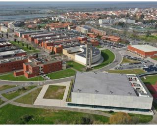 Dia da Universidade com entrega de diplomas e medalhas