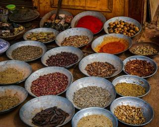 Biblioteca da Universidade de Aveiro acolhe uma exposição sobre especiarias 