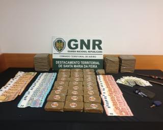 gnr deteve suspeitos de trafico em sao joao de ver