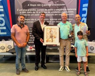 moliceiro vespa clube homenageia socio fundador