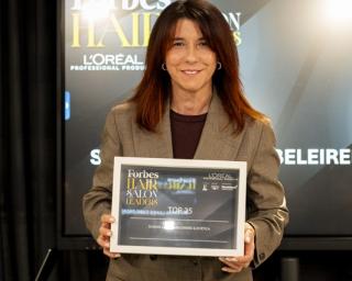 susana lopes distinguida em concurso de cabeleireiros