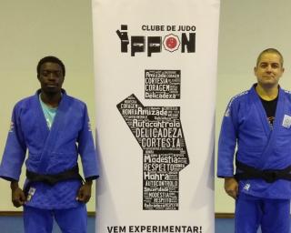Judo da Associação Académica da Universidade de Aveiro tem dois novos cintos negros.
