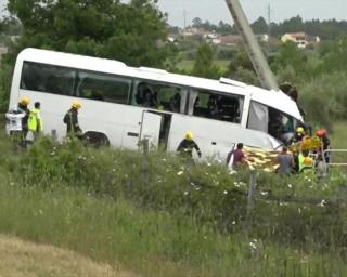 Despiste de autocarro faz três vítimas e vários feridos na Mealhada.